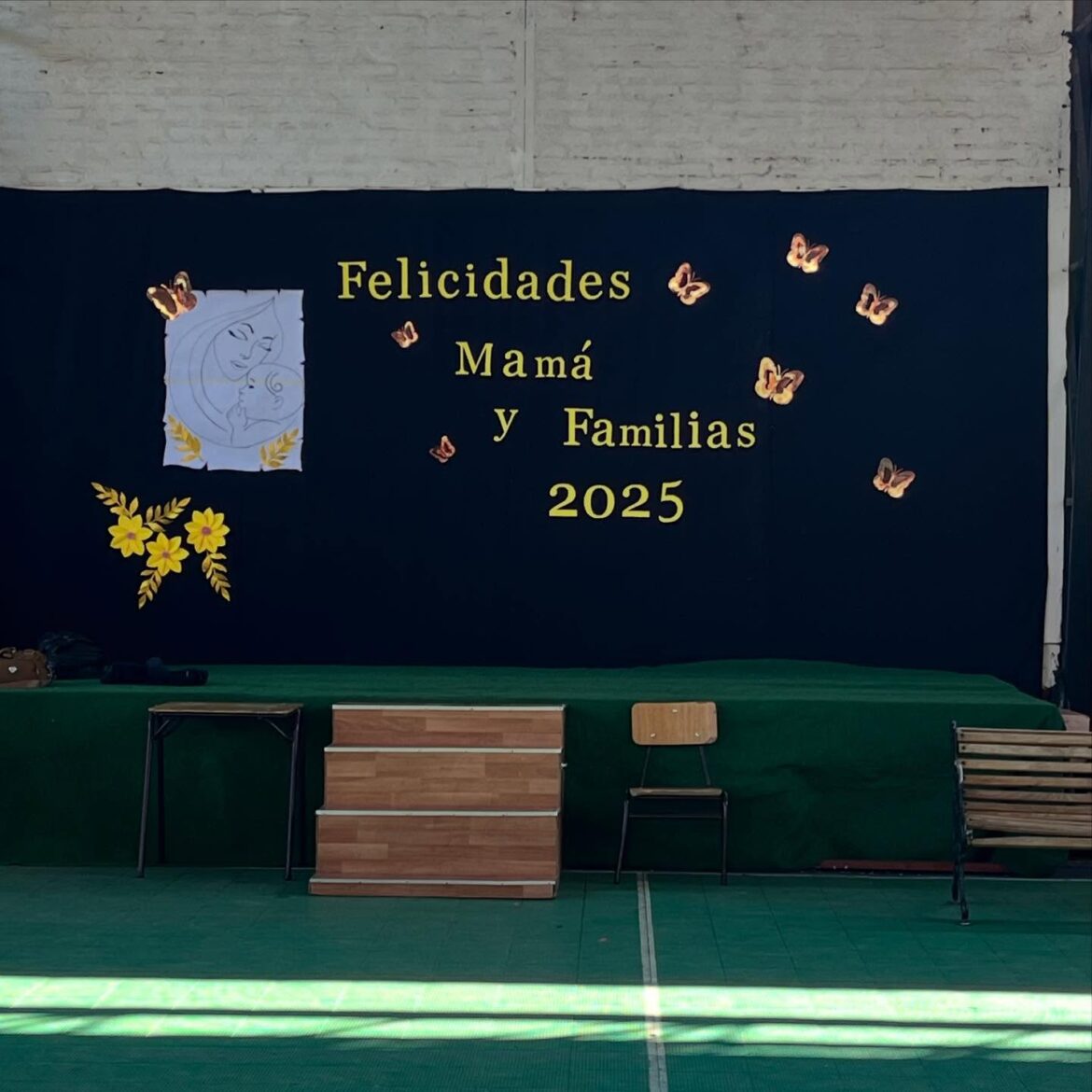 Feliz día de la Mamá y de la Familia